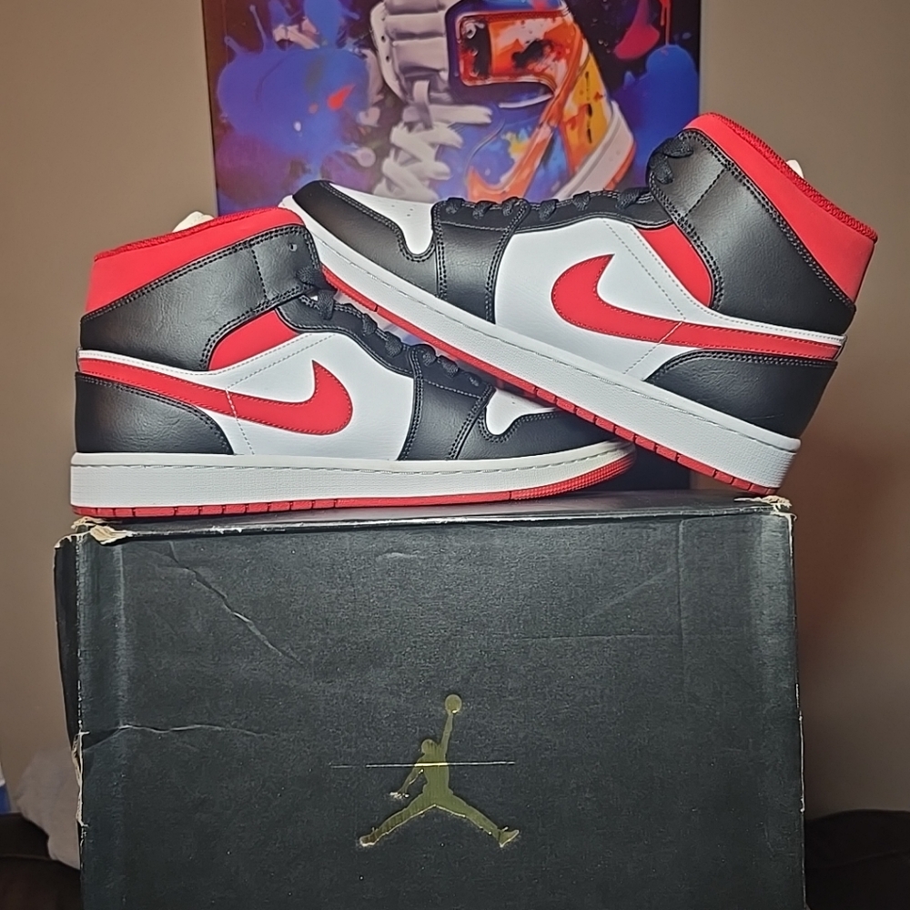 Nike Air Jordan 1 Mid Gym Red Black White Metallic Red - Picture 4 of 5